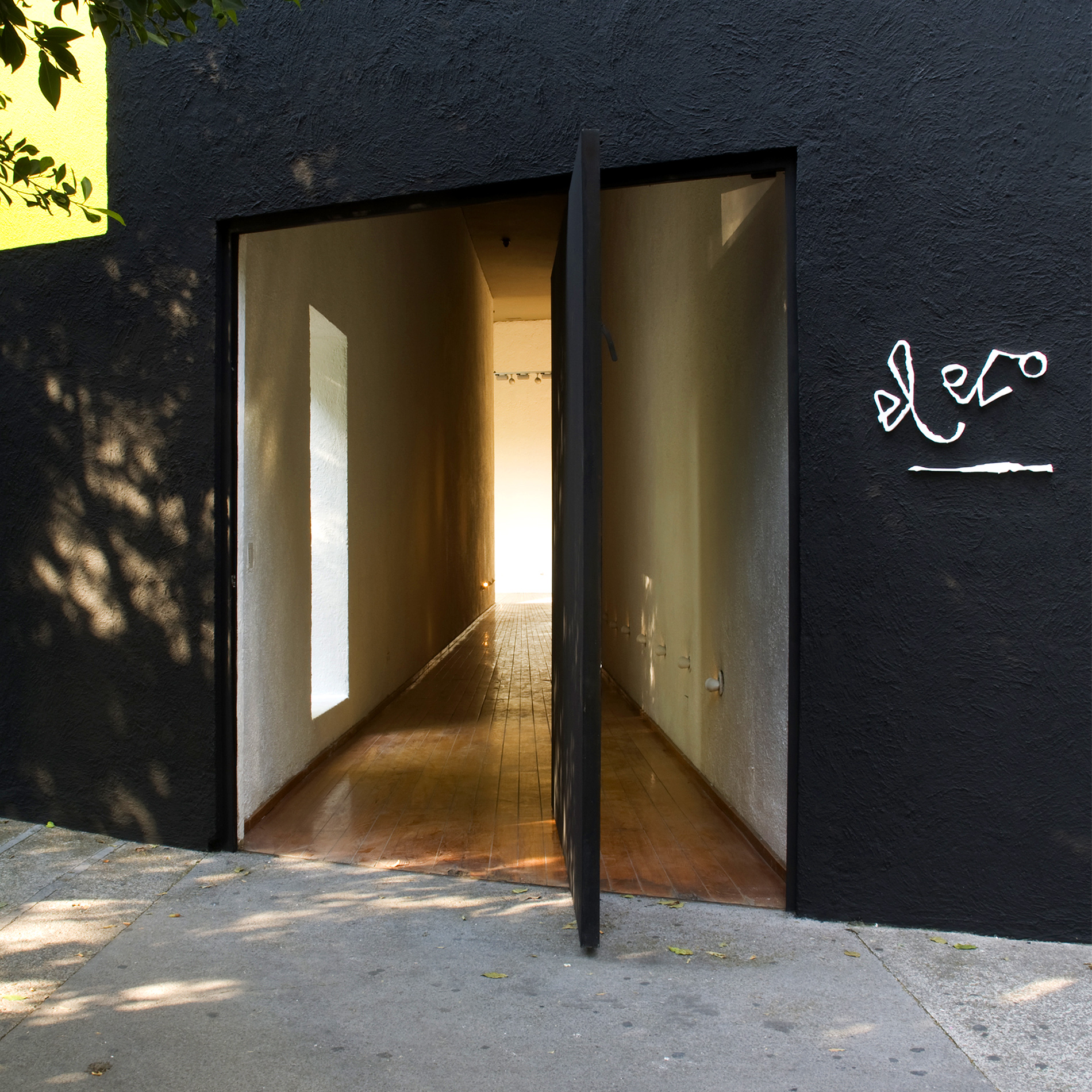 Museo Experimental El ECO — Torre amarilla, Col. Santa María la Ribera